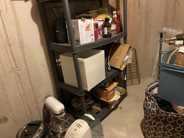 Stored items in cold room Medium