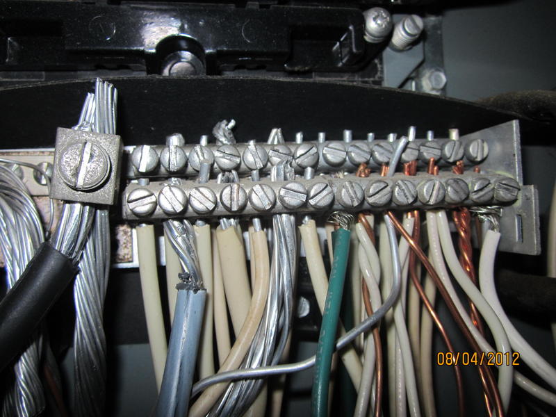 Should I buy a home with aluminum wiring? 4 Aluminum wiring